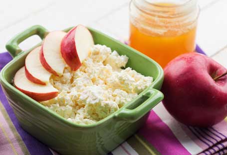 Apple with Low-Fat Cottage Cheese