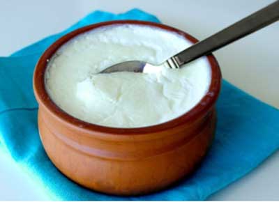 Yogurt has probiotics which helps in curing lip infections