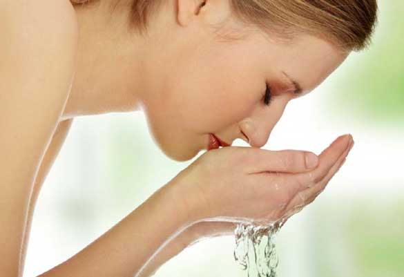 Before you sleep: rinse and cleanse your face before the bed-time 