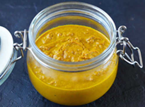 Turmeric and coconut oil maintains the hydration in the skin and keeps it moist