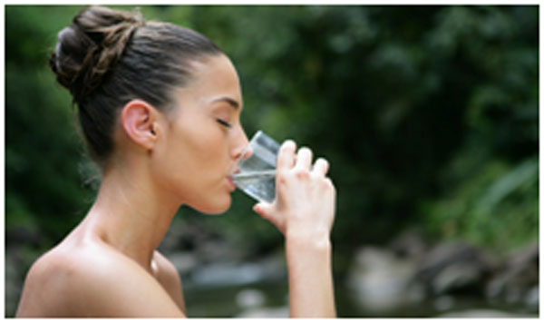 Maintain the hydration level of your skin by drinking plenty of water