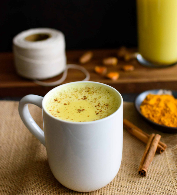 Drink turmeric milk to prevent infection after childbirth and relief pain