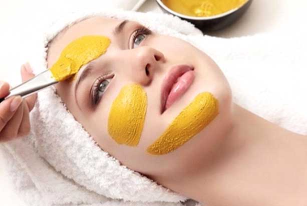 Turmeric helps in giving a clear skin and removes blemishes along with a healthy skin